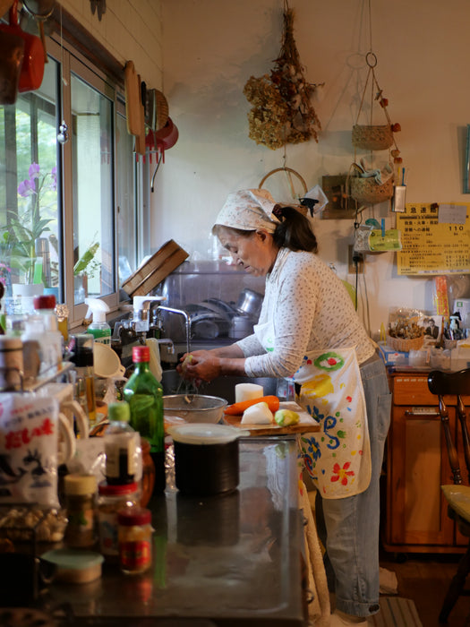 「ばあばのおだいどこから」を見て、minokamo の料理を味わう、秋の夜長の上映会。
