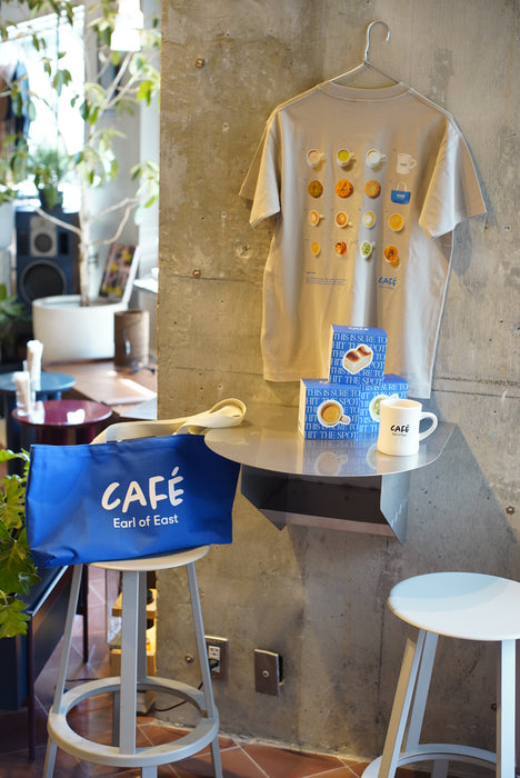 Earl of East Cafe Tシャツ